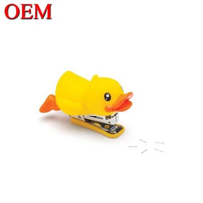 Kunststoff-Ente Zeichentrickfilm-Büro-Stapler OEM Kunststoff-Tier-Spielzeug Schule Stapler für Studenten